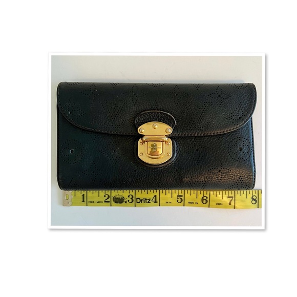 Louis Vuitton Mahina Amelia Leather Wallet - Picture 14 of 16